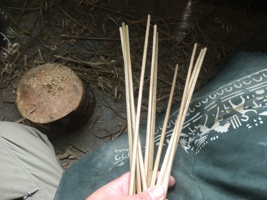 200418竹串作りー日本ミツバチの巣箱